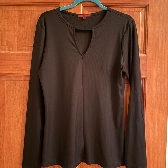 Red by BKE black ribbed top with keyhole neck, 95% polyester/5% spandex, size xl - Picture 1 of 7